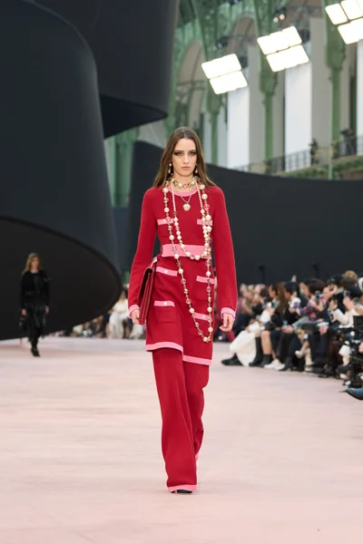 Look 30